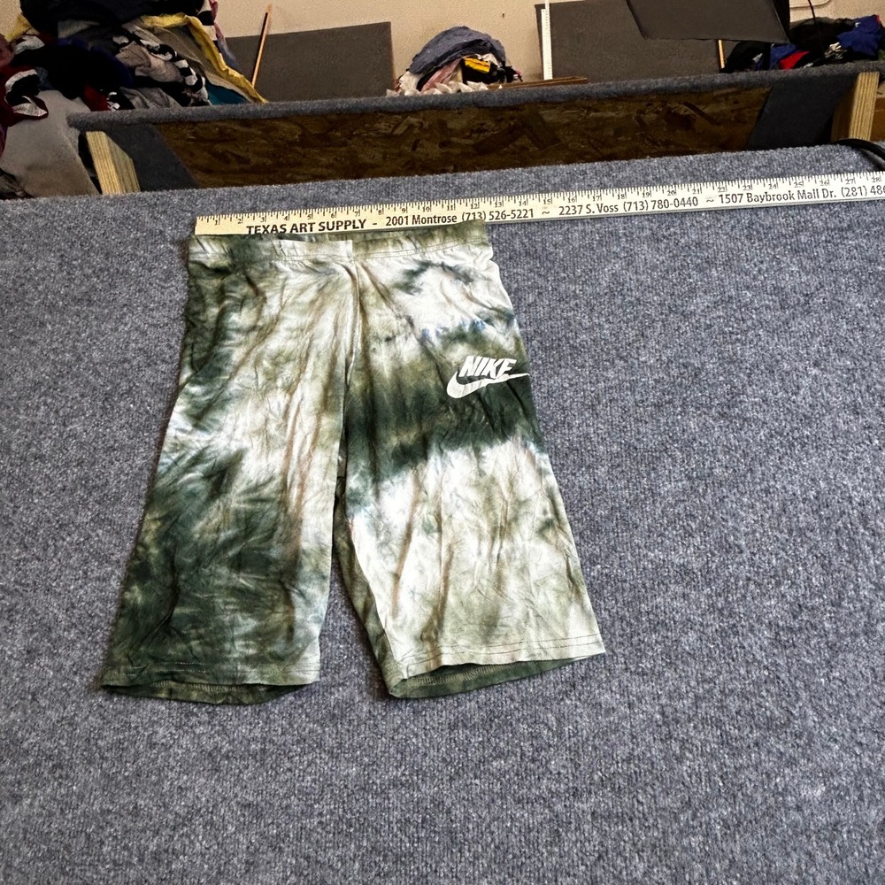 Nike Biker Shorts Womens L/XL Green Tie-Dye Athletic Stretch Yoga Activewear